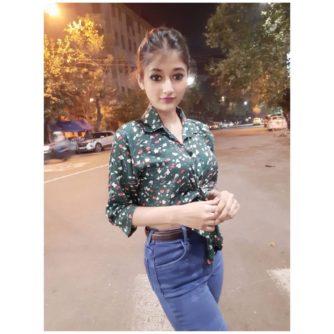 Bengali Model Swasti Das Instagram Photos