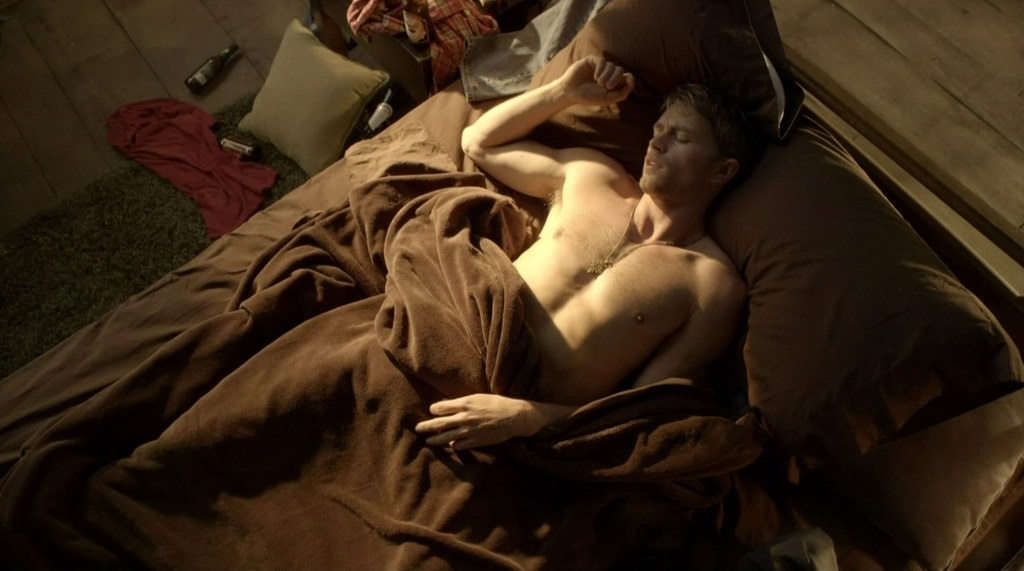 Wilson Bethel is shirtless in the episode Destiny and Denial of Hart of 