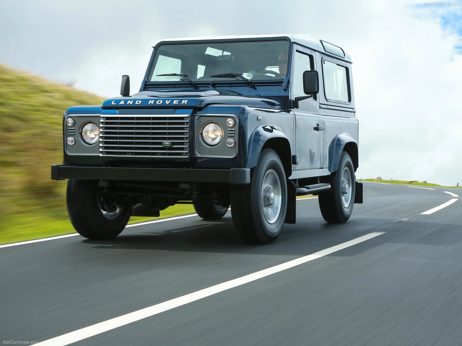 Hình ảnh xe ô tô Land Rover Defender 2013 & nội ngoại thất