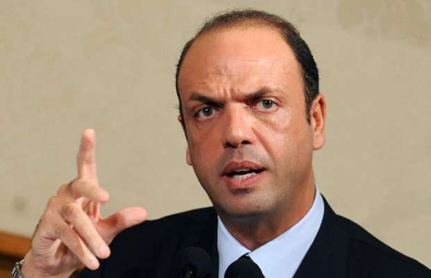 Alfano: "Nel 2015 arrestati 468 scafisti"