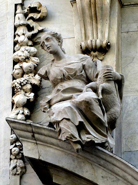 Statues, chiesa della Santissima Annunziata, church of the Most Holy Annunciation, via della Madonna, Livorno