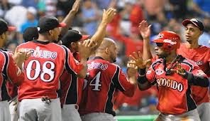 Cuádruple empate, Escogido y Aguilas ganan, todos con 2-2.