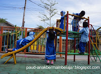 Dunia anak, anak bermain, manfaat bermain, bermain diPAUD, permainan Anak Usia Dini, Permainan anak Outdoor