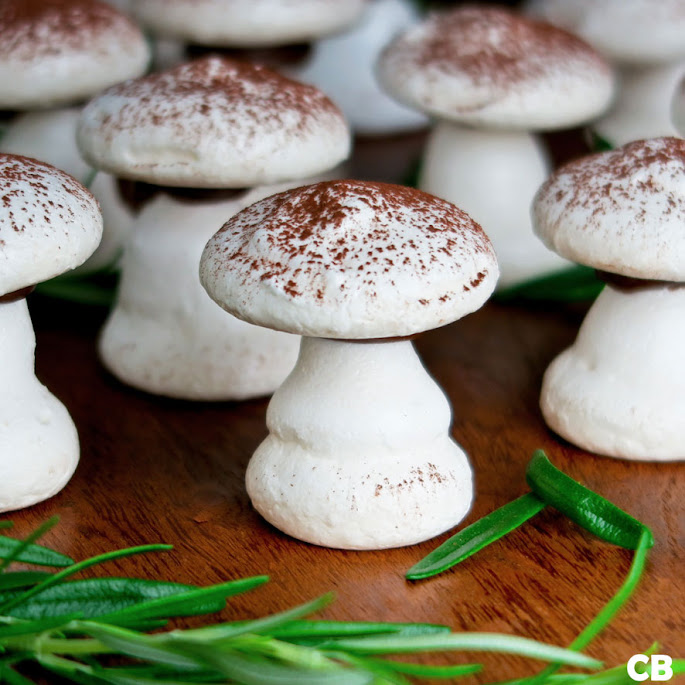 Net echte grotchampignons: van krokante meringue en chocolade