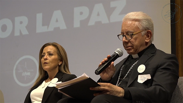 Claudia, Xóchitl y Álvarez Máynez firman Compromiso por la paz de la Iglesia católica
