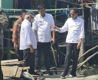Presiden Jokowi Tinjau Langsung Perbaikan Rumah di Kampung Belawan Bahari