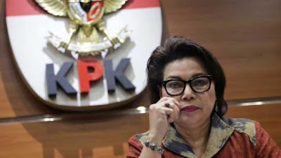 Ambon, Malukupost.com - Wakil Ketua KPK, Basaria Panjaitan menegaskan, jangan bangga dengan oknum pejabat di Maluku selama ini belum ada satu pun yang terjerat Operasi Tangkap Tangan (OTT). "Tidak perlu bangga karena sebenarnya harus ikhtiar sehingga oknum pejabat di Maluku jangan terjerat OTT," katanya, di Ambon, Selasa (30/1). Dia mengakui, sebenarnya ada kasus proyek di Balai Pelaksana Jalan Nasional (BPJN) Maluku dan Maluku Utara yang menjerat sejumlah oknum kontraktor maupun anggota DPR - RI seperti Damayanti.