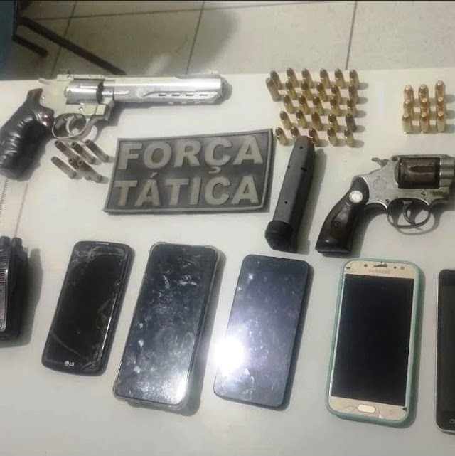 Policiais da Força Tática apreendem revólver, munições e duas motocicletas após assalto em Parnaíba