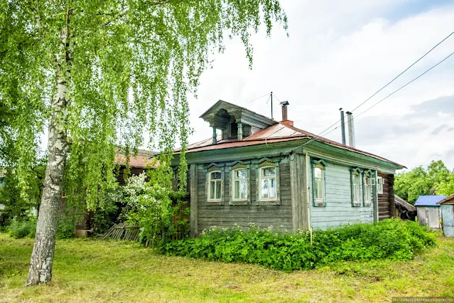 Старый деревянный, деревенский дом