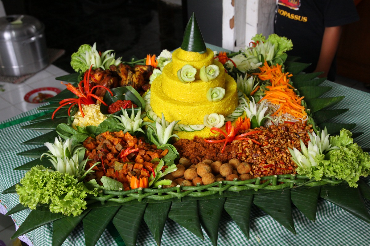 Tinenku Tumpeng Nasi kuning