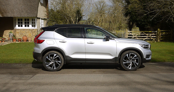 Volvo XC40 side view