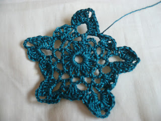 pieza en forma de estrella a crochet