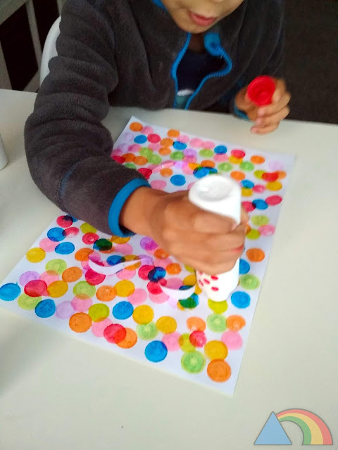 Pintando con los Do-a-Dot Art Markers