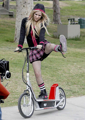  Avril Lavigne Hot Photo