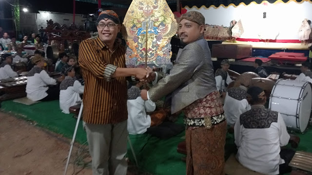 Lestarikan Tradisi Leluhur, Warga Ketanggung Gelar Sadranan dan Pagelaran Wayang Kulit