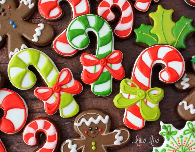 Decorated sugar cookie tutorial with video - decorated candy cane cookies with a bow