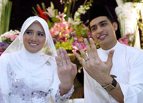 Gambar Sekitar Majlis Pertunangan Ashraf Muslim Dengan 