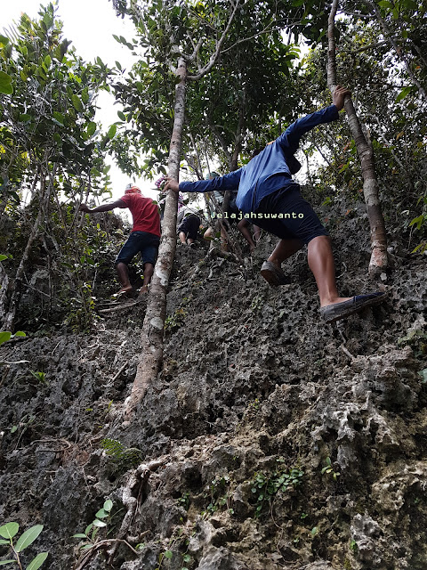 Pegal setelah mendaki Puncak Wayag Raja Ampat koyo jadi andalan
