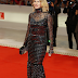 Festival de Cinema de Veneza: Naomi Watts brilha no tapete vermelho