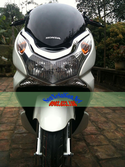 Sơn xe Honda PCX 2012 màu trắng zin