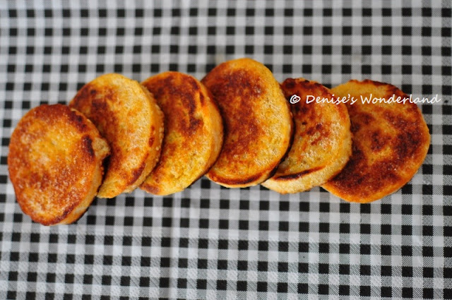 Simple snacks with mini log bread