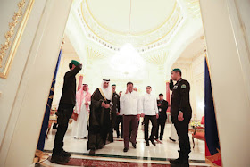 President Rodrigo Roa Duterte's recently concluded his state visit to the Kingdom of Saudi Arabia. It was a huge hit among locals and the huge number of OFW expatriates in the Kingdom. He was first welcomed by Prince Faisal bin Bandar Al Saud, Governor of Riyadh. The President was housed at the King Saud Royal Guest Palace. The next day, King Salman bin Abdulaziz Al Saud himself welcomed President Duterte. As seen in the video above, many are left wondering where is this place where the two leaders met. It does not seem to be in the capital city of Riyadh.  Actually, that place is called Rawdat Khuraim (also known as the King's Forest).  It is a green oasis, about 100 kilometers outside the capital city of this desert kingdom. Rawdat is arabic for "garden" or "meadow". This protected nature park and animal sanctuary is the favorite place for members of the Royal Family and the public to visit, especially during winter or spring time. Yes, Saudi Arabia experiences winter too. The wildlife park was formally inaugurated in 2005 by King Abdullah, who was still a Crown Prince then. The nature park is even popular among expats. It is a favorite camping place among Riyadh residents, and even for people coming from farther cities like Dammam and Khobar visit this place during holidays. Watch this short exploration video below. When visiting this oasis, you have to be well prepared. The place is HUGE and you are not allowed to go around in your car or SUV. The whole park is fenced around. Visitors usually park near the fence and walk into the park. The farther away you go into the park, the greener it gets. The park itself is divided into three areas. Two-thirds of the park is off-limits to the public. One-third of the park is for the Royal Family. Unbeknownst to many visitors, the Royal Family keeps a residence (more like a palace) within the premises. It is at this Royal Palace where King Salman hosted President Duterte with a state lunch. A third of the Rawdat Khuraim is designated as an animal sanctuary. It is off limits to everyone except the caretakers. Access to this area requires special permits. It is here where animals are free to roam around without being disturbed. The area serves as a sanctuary for various rare species such as gazelles and a plethora of other wildlife creatures not found anywhere else. Universities in Riyadh and the surrounding areas often conduct research studies in the park due to the diversity of insects, flora and fauna which can be found there. Enjoy some pictures below, including a stunning panoramic view that you can control! You can also visit this and this beautiful panoramic images of Rawdat Khuraim.