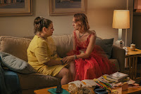 Saoirse Ronan and Beanie Feldstein in Lady Bird (2)