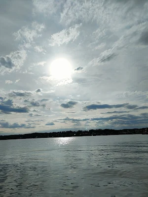 シュタルンベルク湖と太陽
