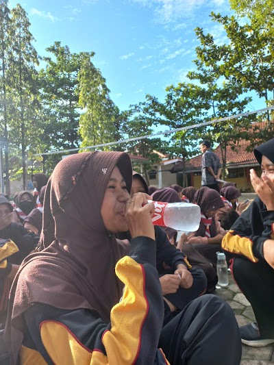 Pemberian Obat Penambah Darah Bagi Siswi