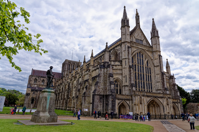 foto da Catedral de Winchester, construída entre 1079 e 1100