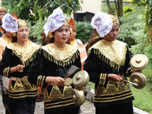  Indonesia memang benar Negara yang Bhineka Tunggal Ika Kita sangat bersyukur dengan kerag Alat Musik Tradisional asal Daerah di 34 Provinsi