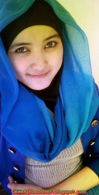 Dina Mahasiswi UNY Berjilbab Wajahnya Bening Banget 