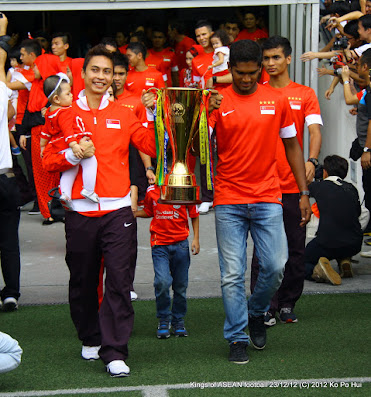 Skipper Shahril Ishak (left) and Hariss Harun hoisted the AFF Suzuki Cup Trophy