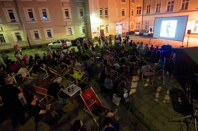 A Capa Központ elkötelezett a magyar fotográfia lehetőségeinek fejlesztése mellett, ezért hat fő számára lehetővé teszi a rangos fesztiválon való részvételt.