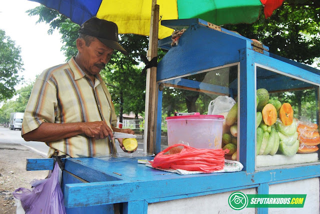 jual rujak di kudus