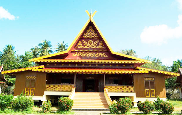 Rumah Selaso Jatuh Kembar, Rumah Adat Provinsi Riau 