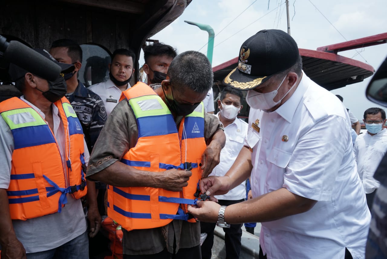 Tinjau Potensi Maritim Bagan Asahan,  Wakil Bupati Asahan  Juga Membagikan Life Jacket dan Masker