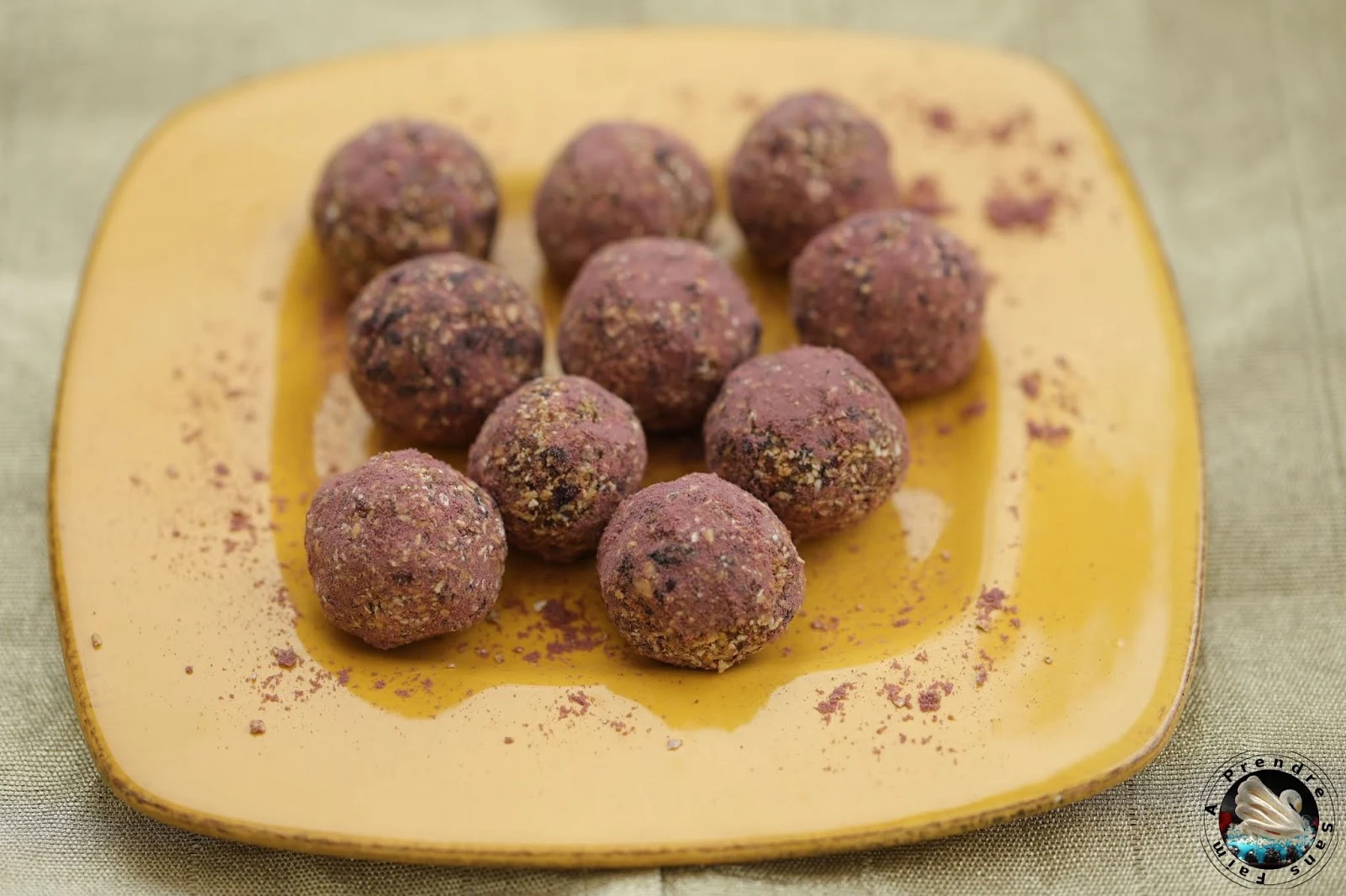 Energy balls cranberries acaï