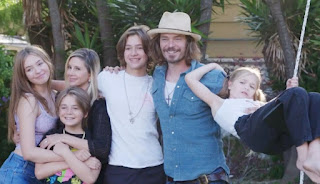 Christopher Backus with his wife Mira Sorvino & their kids