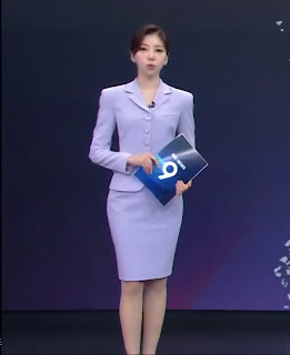 20250617 박지원 아나운서 연보라색 정장 치마 분위기 있네요.