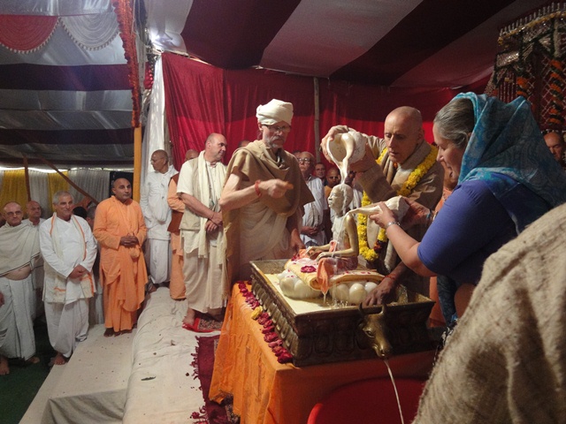 Sankarshan Das: Bathing Ceremony for Srila Prabhupada