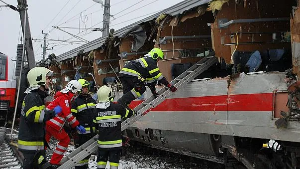 Δυστύχημα με σύγκρουση επιβατικών τρένων στην Αυστρία