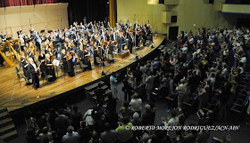 El público ovaciona a la Orquesta Sinfónica de Minnesota, durante su segunda presentación, en el Teatro Nacional de Cuba, en  La Habana, el 16 de mayo de 2015