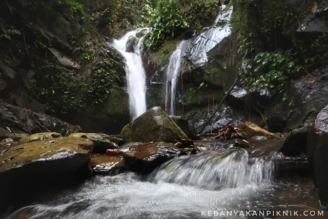 Foto indahnya Air Terjun Sungai Kociak di hutan Suaka Margasatwa Bukit Rimbang Baling