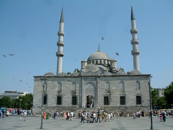 يني جامع (المسجد الجديد) أيقونة العمارة العثمانية