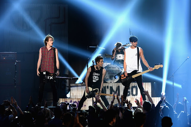 Best Image and picture Performance Wallpaper from 5 Second Of Summer Live Show Present