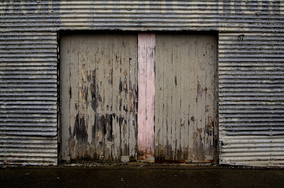 Clunes, Door