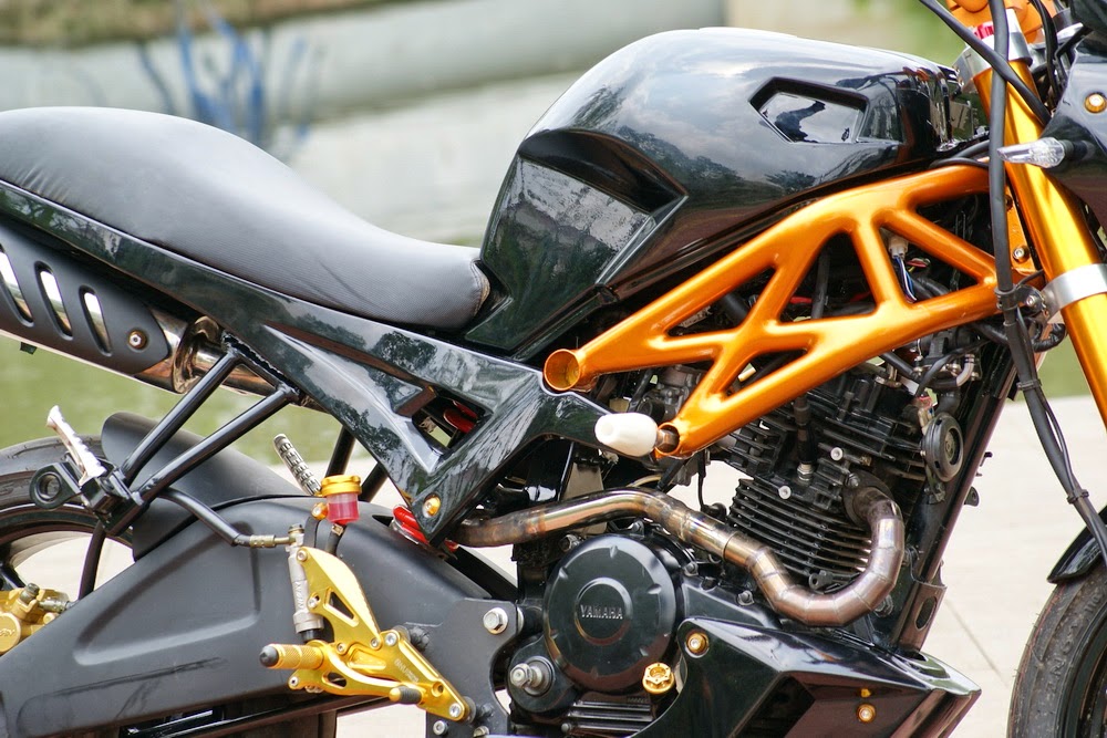 Yamaha Byson Modifikasi Bergaya Ducati Monster 696