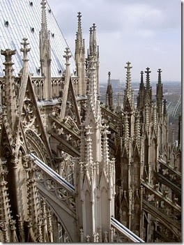450px-Koelner_dom_blick_nach_osten