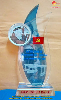 Cúp Lưu Niệm Thuỷ Tinh Giá Rẻ